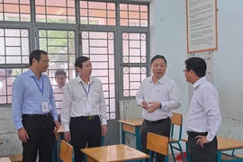 Phó Chủ tịch UBND TP.HCM kiểm tra công tác tổ chức kỳ thi tuyển sinh vào lớp 10