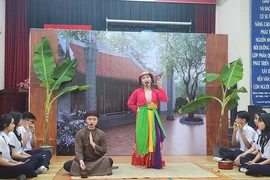Học sinh hiểu về loại hình sân khấu truyền thống qua diễn chèo, múa rối nước