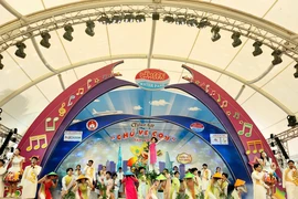 Học sinh 'cháy' hết mình tại hội thi tiếng hát Chú ve con