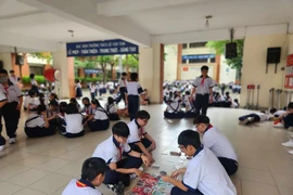 Nhiều tỉnh, thành quản lý chặt việc sử dụng điện thoại trong trường học