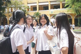 Đề văn học sinh giỏi lớp 12 muốn học sinh 'bước khỏi lối mòn'