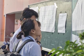 Thi vào lớp 10 tại TP.HCM: 1 thí sinh bị đình chỉ thi vì dùng thước kẻ có ghi tài liệu
