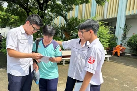 Đề tiếng Anh thi tốt nghiệp THPT khiến thí sinh đã thi IELTS cũng 'toát mồ hôi'