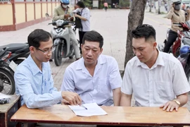 Điểm thi tốt nghiệp THPT của đôi bạn tuổi 40 ở TP.HCM