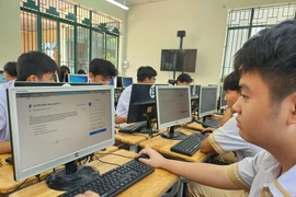 Học sinh TP.HCM làm quen thi trên máy tính, đón đầu kỳ thi đổi mới