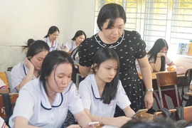 Thưởng theo Nghị định 73: Các trường xoay xở tìm nguồn hỗ trợ giáo viên hợp đồng