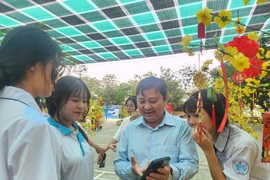 Chiếc tủ kính đặc biệt trong phòng thầy hiệu trưởng