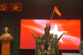 Học sinh Trần Đại Nghĩa gây bất ngờ với màn lồng tiếng phim bằng nhiều ngoại ngữ
