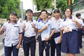 Thi lớp 10 tại TP.HCM: Quy mô lớn chưa từng có, đề thi phân hoá ra sao?