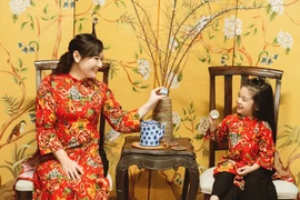 Nhà nhà ‘bắt trend': Thời trang khăn trải bàn