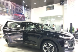 'Dài cổ' chờ đợi Hyundai Santa Fe 2019 ra mắt