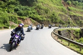 Đi phượt đổ đèo bằng xe máy có khác với đi ô tô?