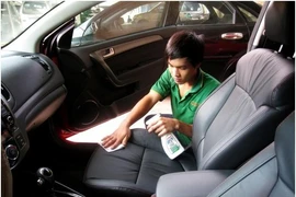 Kinh nghiệm vệ sinh ghế da xe hơi hiệu quả