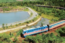 Nam thí sinh bỏ thi được tàu SE25 'bàn giao' cho người thân