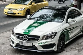 Mất tiền oan vì ô tô dán tem cảnh sát UAE