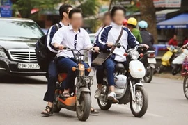 Điều khiển xe đạp gấp có phải đội mũ bảo hiểm?