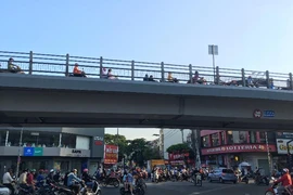 Bộ Công an đề xuất cấm vượt xe ở gầm cầu, đường hầm