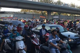 Các nhà sản xuất xe máy nói gì về đề xuất bật đèn xe cả ngày