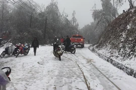 Tài xế cần nhớ điều này khi lái xe ô tô đi ngắm tuyết