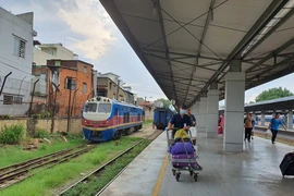 Tăng cường tàu hỏa đi Quảng Ngãi và Vinh dịp lễ 
