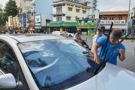Gắn đồ chơi trên ô tô có bị hãng từ chối bảo hành?
