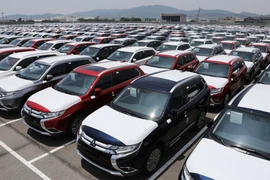 Xe hơi giá hơn 400 triệu đồng tràn vào Việt Nam