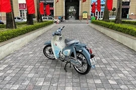 Choáng với Honda Super Cub giá 400 triệu đồng