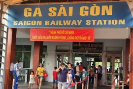 Ngành đường sắt tổ chức các đoàn tàu đưa người dân về quê 