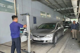 Từ tháng 10, chủ xe không cần xuất trình bảo hiểm khi đi kiểm định xe