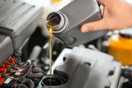 Những dấu hiệu cảnh báo cần phải thay dầu động cơ ô tô 