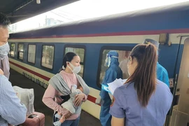 Chuyến tàu chở niềm vui của người dân Quảng Bình về quê
