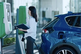 Màn ra mắt mắt mãn nhãn của 'bom tấn' xe điện VF e34 xô đổ mọi kỷ lục
