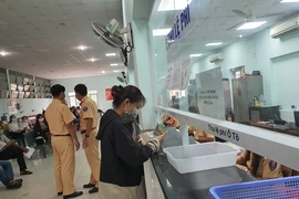 Không tìm được chủ cũ, có được sang tên xe?