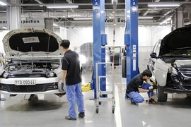Chạy đua hỗ trợ phí trước bạ, xe sang ưu đãi lên đến 200 triệu đồng
