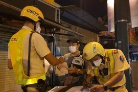Ngoài CSGT, lực lượng khác có quyền dừng xe người đi đường?