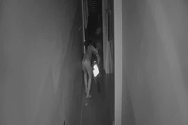 Leo cửa sổ vào khu trọ trộm 3 xe máy