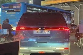 Loạt ô tô cố tình che biển số để né phạt nguội