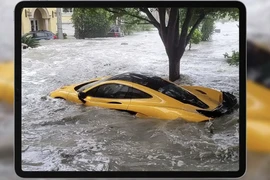 Siêu xe McLaren P1 chìm trong biển nước chỉ sau một tuần đến tay khách hàng