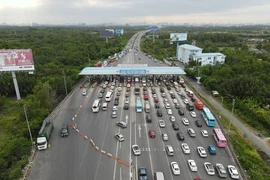 Đón, trả khách trên đường cao tốc những ngày Tết sẽ bị phạt như thế nào?