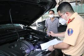 Xe được gia hạn đăng kiểm, chưa nộp phí sử dụng đường bộ có bị CSGT xử phạt?