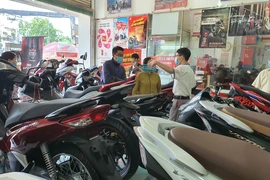 Xe tay ga bán chạy nhất của Honda bất ngờ tăng giá gần 3 triệu đồng