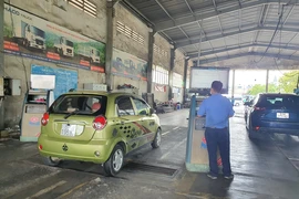 Xử lý 'cò mồi' đặt lịch ảo trên app đăng kiểm