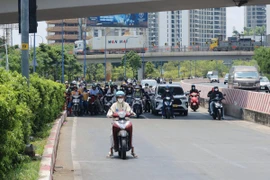 Bổ sung trường hợp cấm vượt xe và các vị trí cấm dừng, đỗ