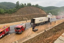 Cẩn trọng với những vật dụng này trên ô tô dưới thời tiết nắng nóng
