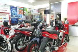 Loạt xe máy đua nhau giảm giá nhưng vẫn chưa hút người mua