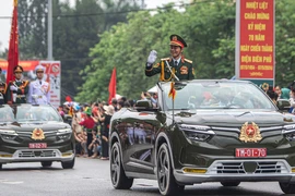 VF 8 mui trần bất ngờ xuất hiện tại lễ kỷ niệm 70 năm chiến thắng Điện Biên Phủ