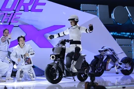 Yamaha giới thiệu mẫu xe điện tự cân bằng, tự lái