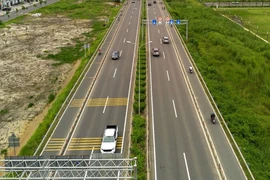Buồn ngủ khi đi trên cao tốc và dừng ở làn dừng xe khẩn cấp để 'chợp mắt' có bị xử phạt?