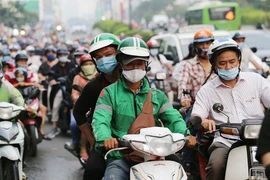 TP.HCM kiểm soát khí thải: Đã có 120 tài xế xe máy xăng chuyển sang xe điện