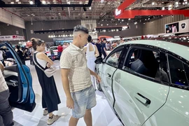 Xe nhập khẩu ồ ạt về nước, giá ô tô cuối năm sẽ hạ nhiệt?